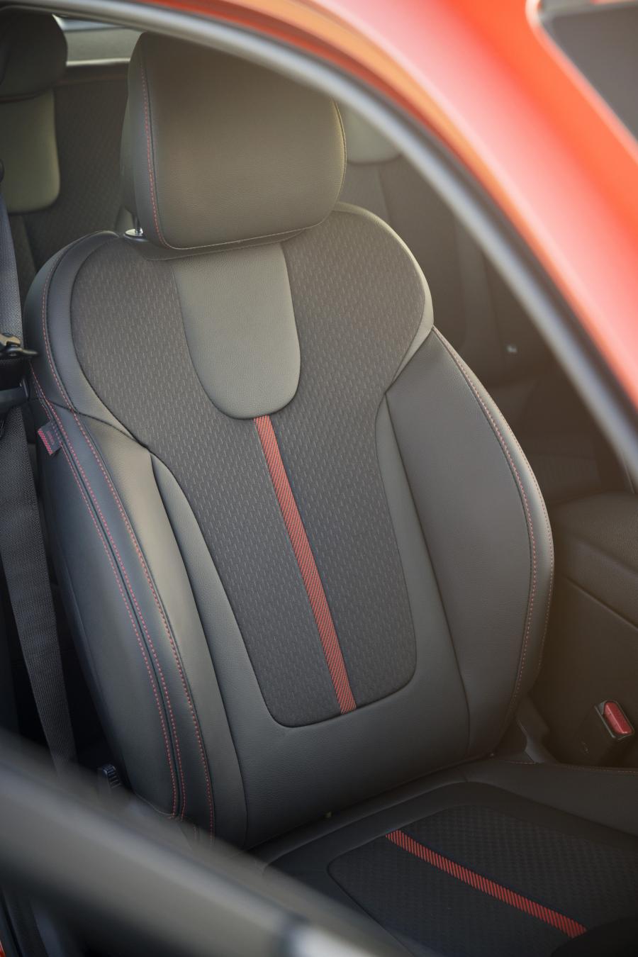 Интерьер Hyundai Veloster Turbo 2019 года  (AU) (фото 15 из 15)